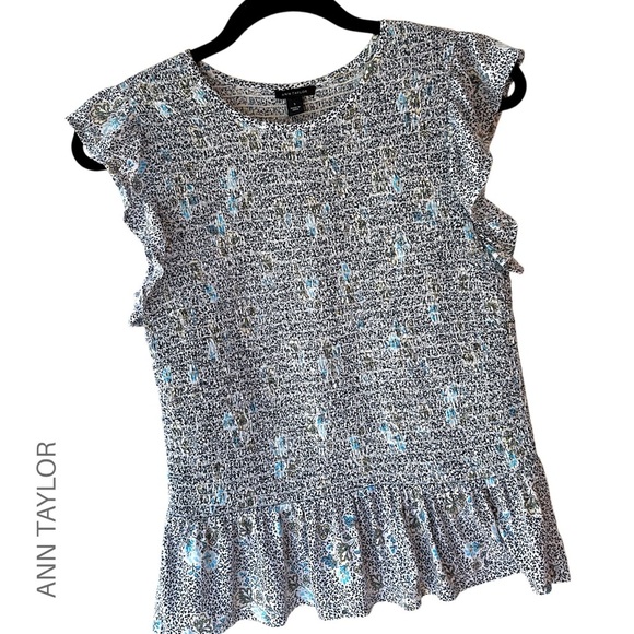 ANN TAYLOR NWOT FLUTTER SLEEVE SMOCKED FLORAL RUFFLE TOP NAVY BLUE WHITE | SM - Picture 1 of 9